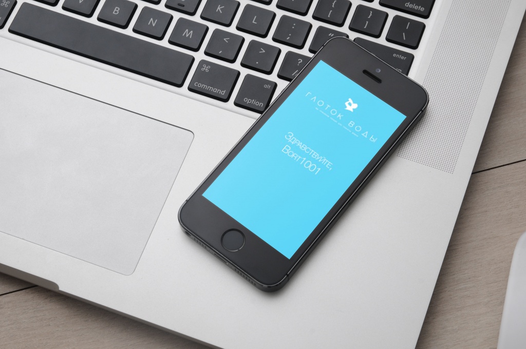 iPhone 5 with Macbook.jpg